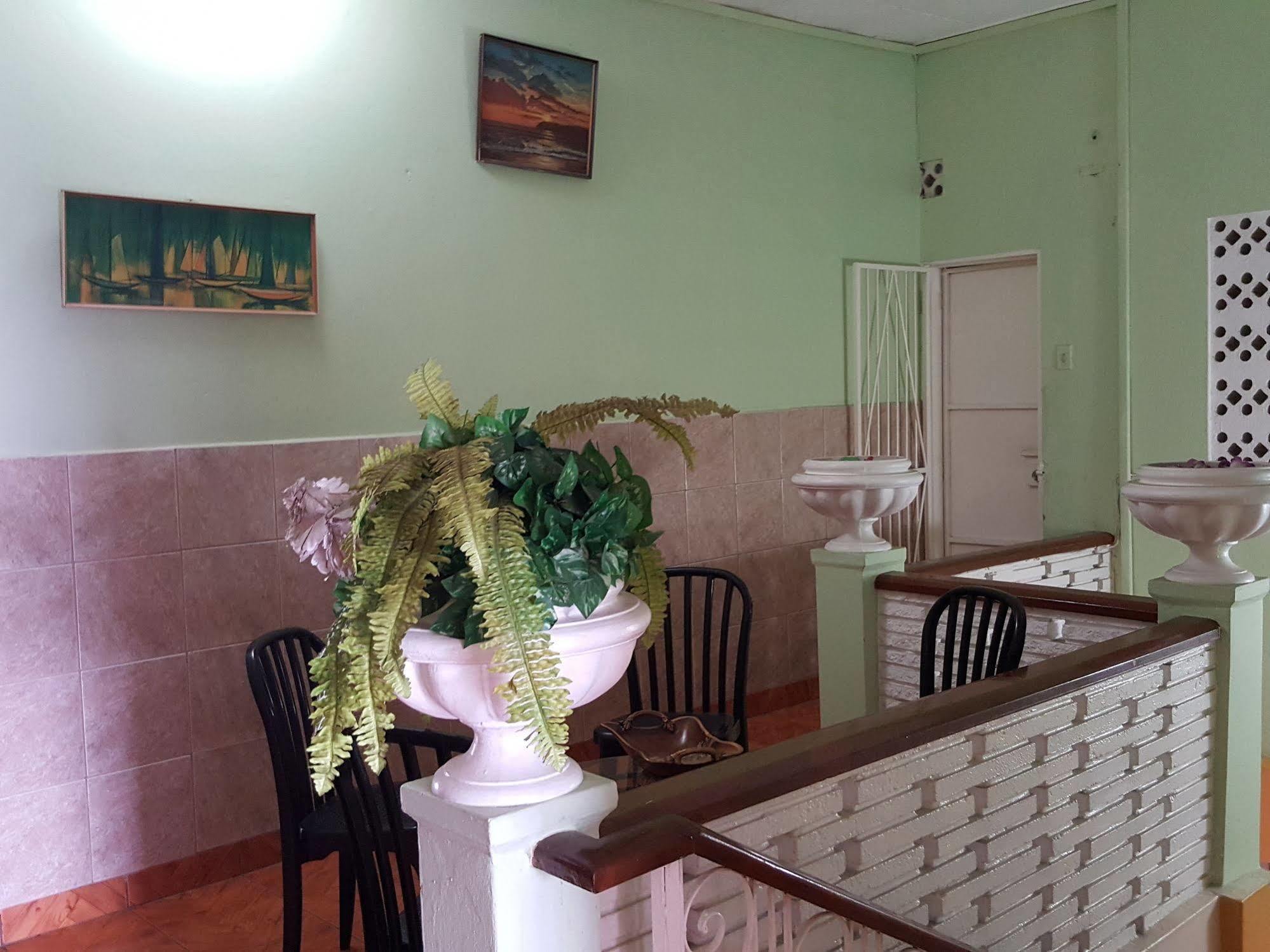Caribbean Tourist Villa Port of Spain Exterior photo
