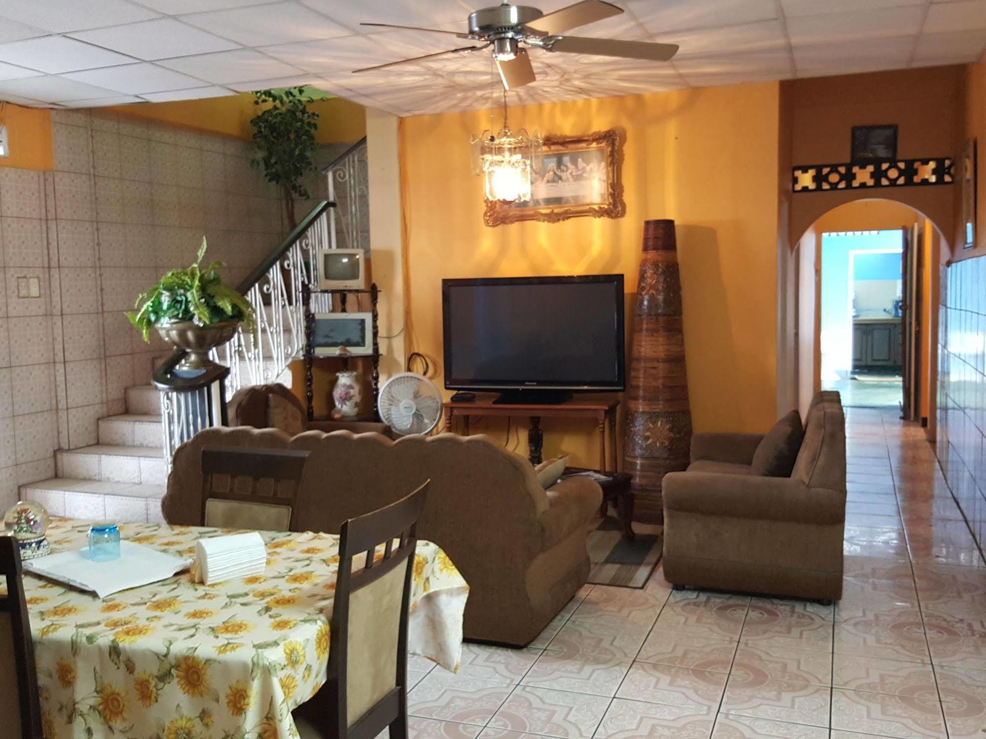 Caribbean Tourist Villa Port of Spain Exterior photo